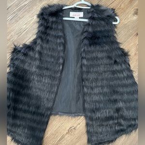 NWOT - Ariat Faux fur vest- size XXL